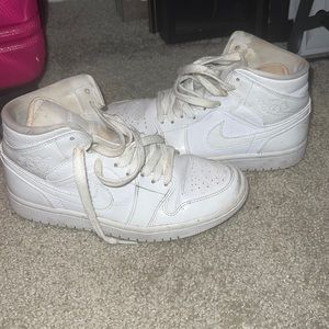 Womens ALL White Jordan 1’s size 7